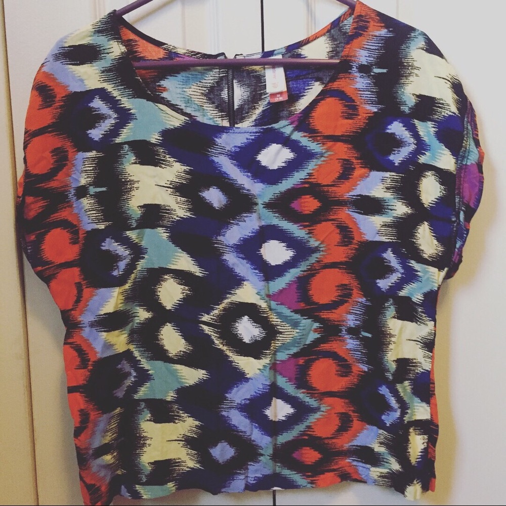 ♡ Tribal Pattern Blouse ♡ - Picture 3 of 4